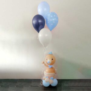 Beba od balona s helij balonima plava